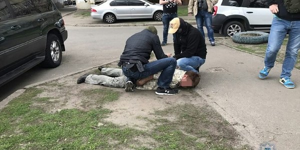 У Києві поліцейські затримали росіянина за збут вогнепальної зброї