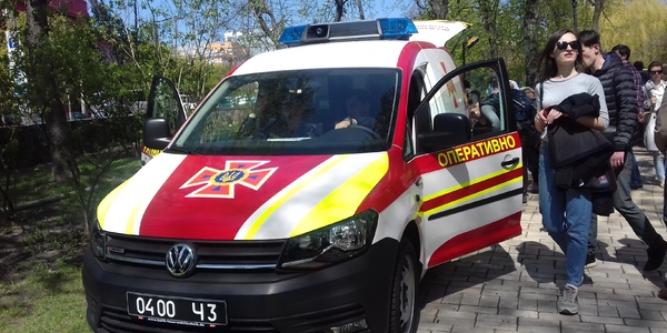 У центрі столиці маленькі кияни гасили пожежу та шукали міни