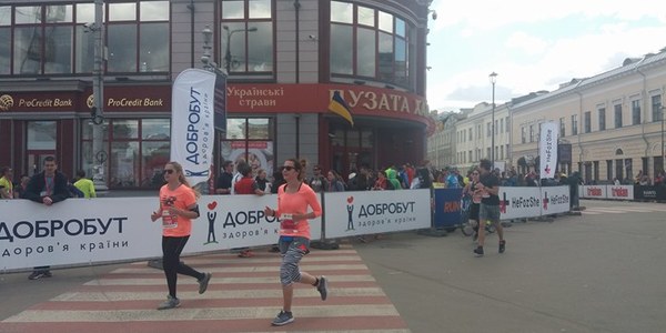 У центрі столиці понад 11 тисяч бігунів відкрили Kyiv Half Marathon	