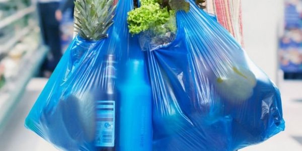 Заборона поліетиленових пакетів у Києві: чим замінять отруйну упаковку
