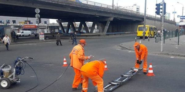 Де у Києві халтурників змусили переробляти дорожню розмітку