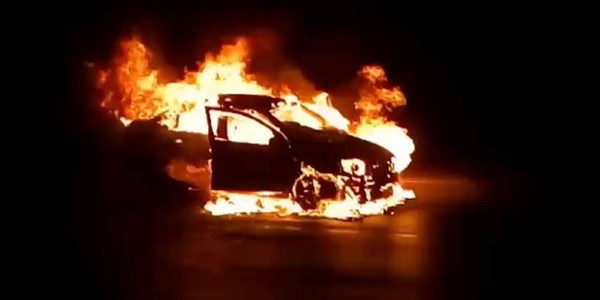 В одному із столичних дворів спалахнуло Chevrolet Epica