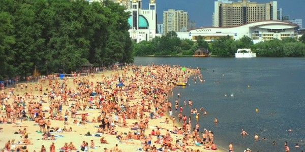 Де киянам дозволять купатися цього літа і де заборонять [повний список пляжів]