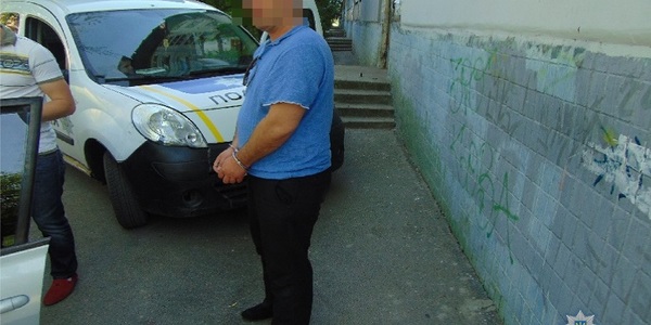 Іноземець пограбував автівку киянина