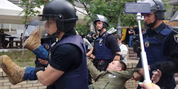 Учасників мітингу до 9 травня затримали за комуністичну символіку
