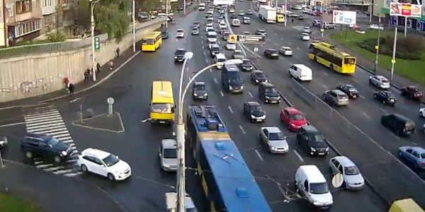 Чому у столиці не їде громадський транспорт