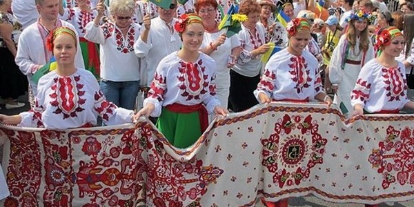 Флешмоб у вишиванках: киян сьогодні запрошують встановити рекорд