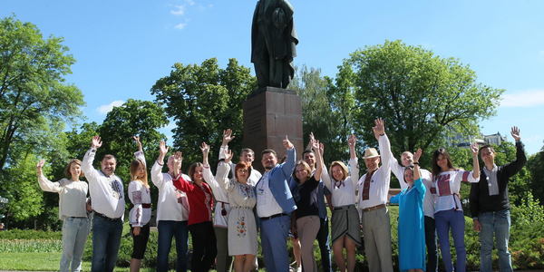 «Вечірній Київ» приєднався до флешмобу на День вишиванки