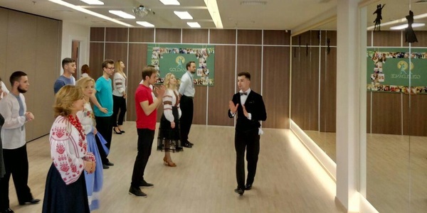 Кияни станцюють сальсу і танго на Контрактовій площі