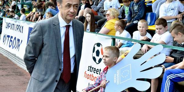 Посол ЄС «дав пас» відкритим урокам футболу на Київщині