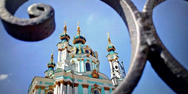 В Андріївській церкві взялися за унікальні твори з іконостасу Растреллі