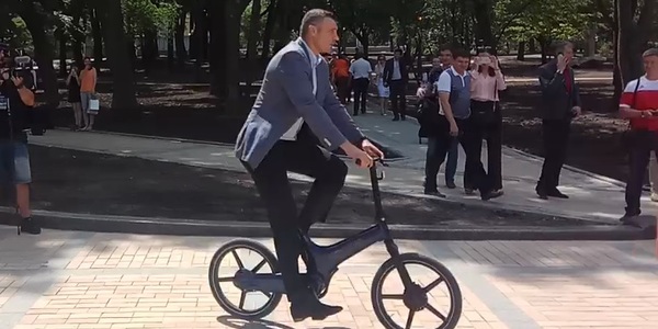Кличко на велосипеді приїхав на Володимирську гірку