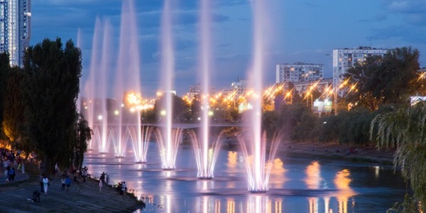 Цими вихідними всі фонтани Києва працюватимуть довше