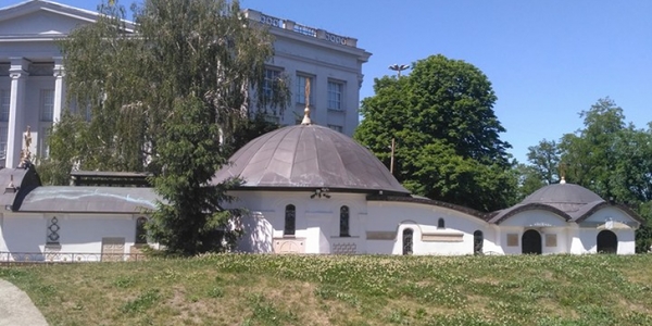 Суд розгляне позов музею історії України щодо захоплення землі Десятинним монастирем