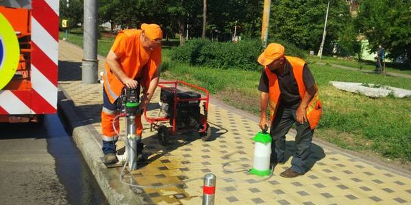 На головних проспектах столиці не можна буде залишити авто на тротуарі