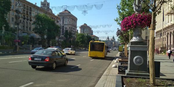 З ранку у столиці відкрили рух транспорту Хрещатиком