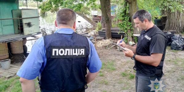 У річці Дніпро виявили тіло чоловіка в ковдрі