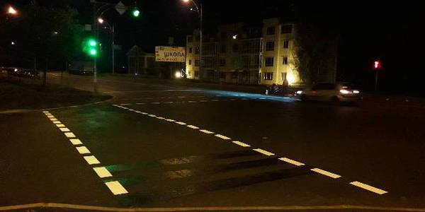 В Києві відновлюють дорожню розмітку на основних магістралях