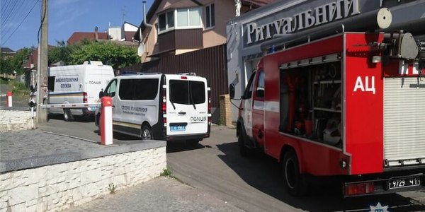 У Києві невідомий вистрілив із гранатомета у ритуальний дім