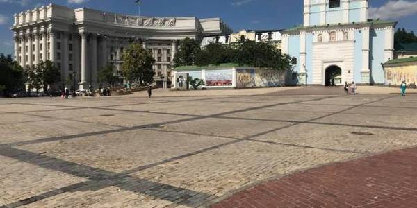 Михайлівську площу та сусідні вулиці закрили для транспорту: кияни висловилися