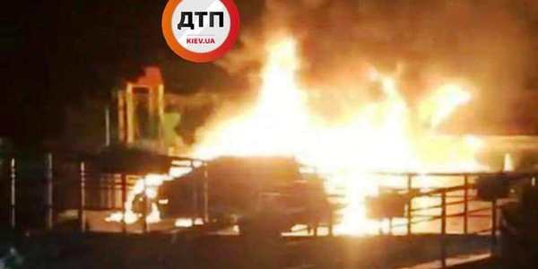 На Академмістечку вночі горіли три автомобілі
