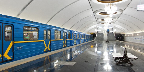 Сьогодні метро працюватиме на 1 годину довше