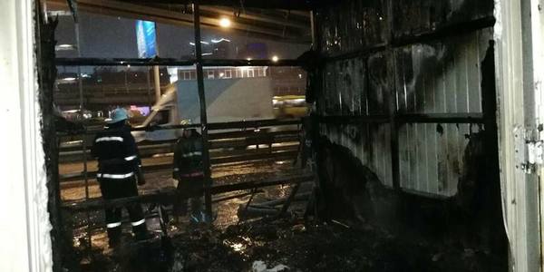 Потужна пожежа зруйнувала кіоск біля метро Лісова