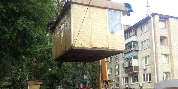 У Києві кілька десятків кіосків піднялися у повітря