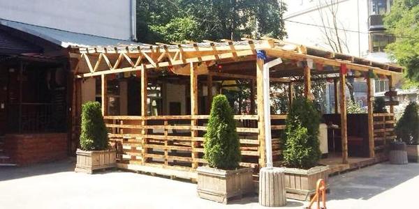 У центрі Києва зносять літні кафе: на черзі ще 250 майданчиків