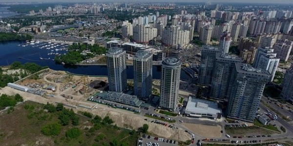 Київрада дозволила ущільнити забудову Печерська й Дарниці