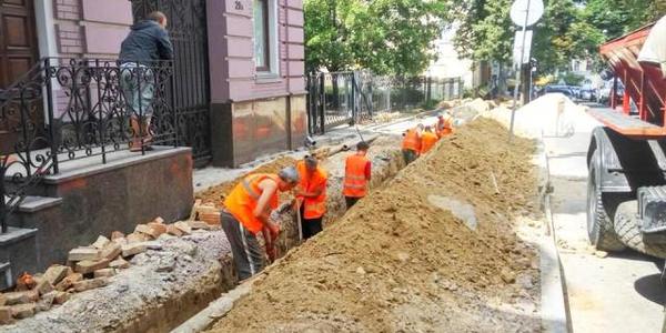 Розкопане місто: у столиці 2,5 тисячі ям роками стоять не засипаними