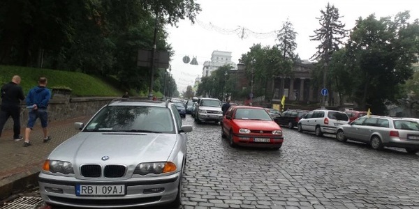 Мітинг водіїв на євро номерах відступив з центру Києва