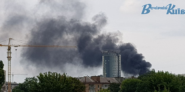 У районі Лук'янівки відбулась масштабна пожежа