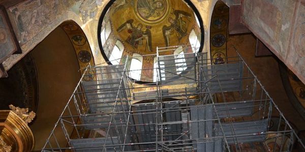 Під куполами Софії Київської почалася реставрація фресок