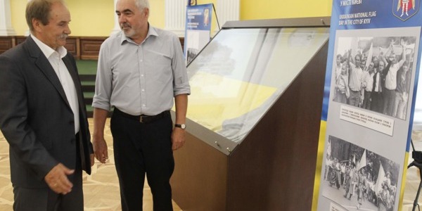 У мерії розгорнули легендарний прапор
