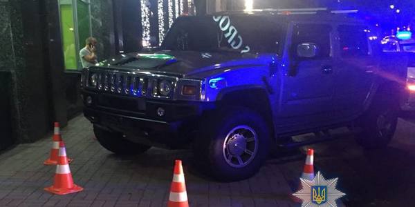 Кияни перепощують деталі жахливої автопригоди, щоб водій Хамера не уникнув покарання