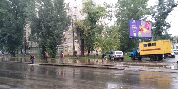 До ранку висохне: вечірній потоп на Куренівці ліквідували трамвайники