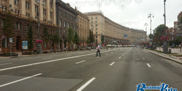 Автомобілі не пускають на Хрещатик