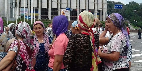 Репортаж з Володимирської гірки: тисячі вірян, правоохоронці та духовенство