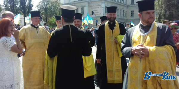 Хресна хода триває у центрі Києва