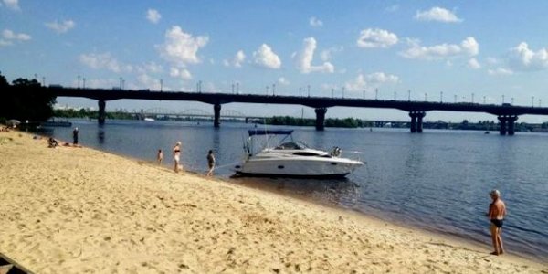 У водоймах Києва зараз плавати не рекомендовано