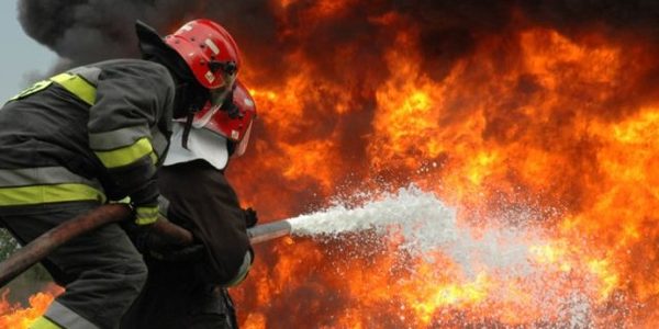 Ледь врятували: вогнеборці витягли з вогню чоловіка