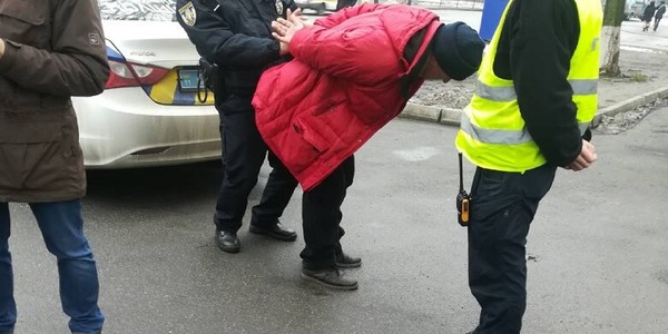 Киянин намагався іграшковою гранатою підірвати заклад