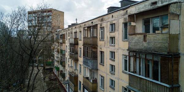 Українцям запропонували два варіанти, що робити з "хрущівками"