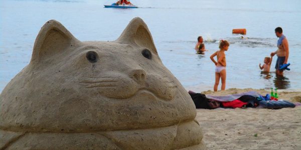Як у Києві з піску скульптури ліпили