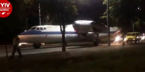 Нічого дивного: вночі Києвом проїхав літак