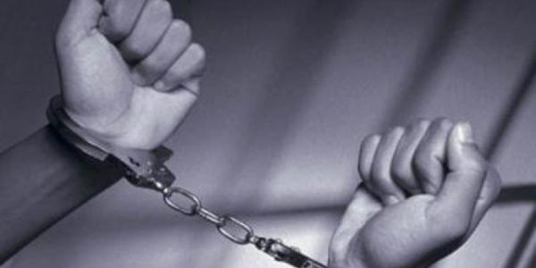 У Києві перехожі затримали грабіжника з газовим балончиком