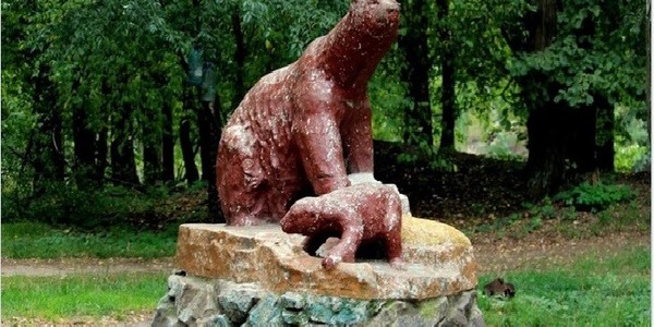 У Києві шукають голоси на підтримку легендарної скульптури в Пущі-Водиці
