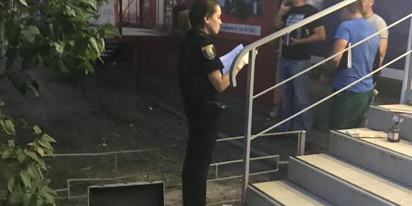 У Києві перехожі знімали на відео пограбування ломбарду