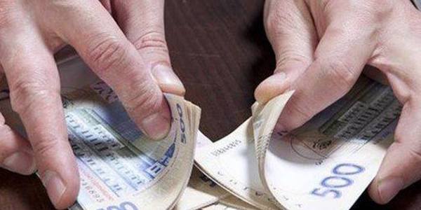 Екс-службовць Посольства України привласнив 1,5 млн грн